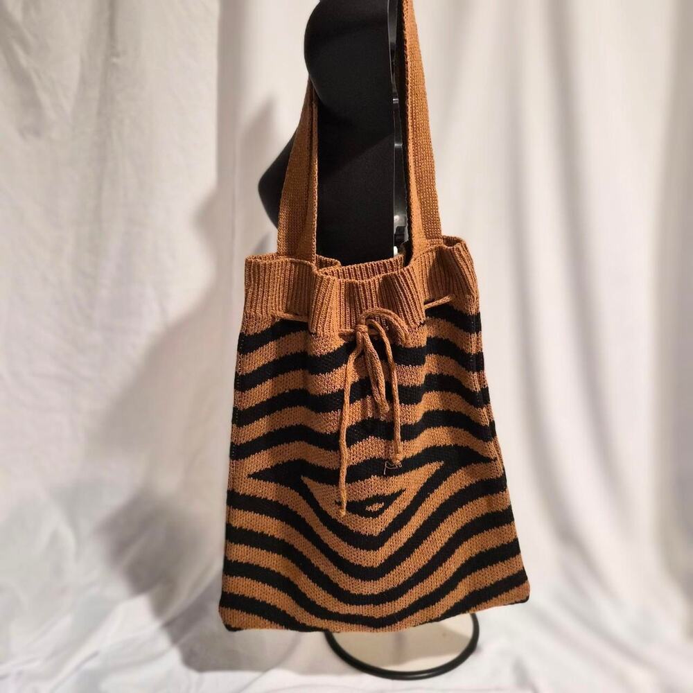 Vintage-Style‎ Knit Chevron Tote Bag - Brown & Black